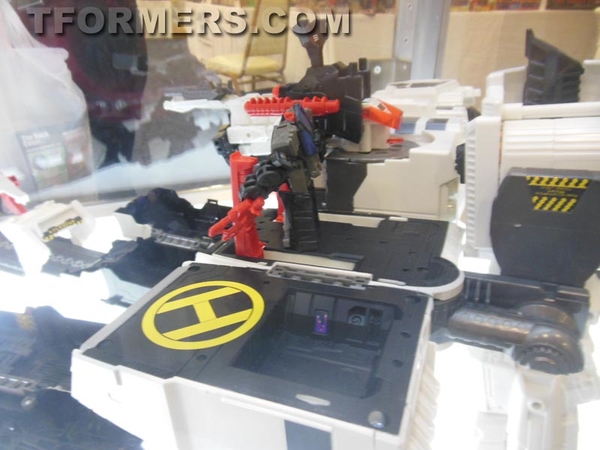 Transformers=botcon 2013 Generatations Prime Paltinum  (191 of 424)